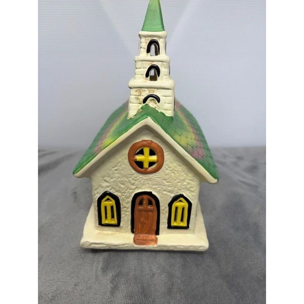 Vintage 1985 Enesco Christmas Village Church no lights